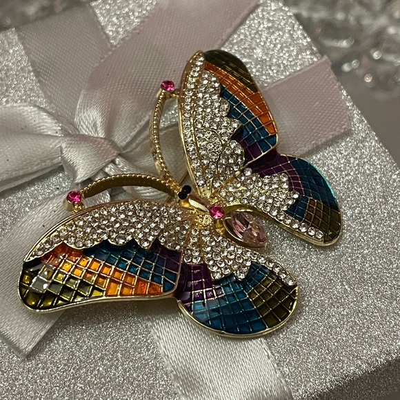 Elegant Multicolor Butterfly Brooch - Picture 3 of 5